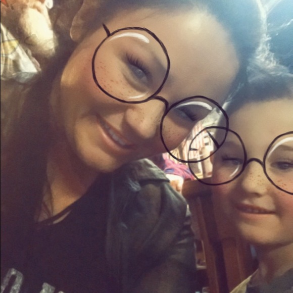 Meet your Posher, Emily - Picture 1 of 2